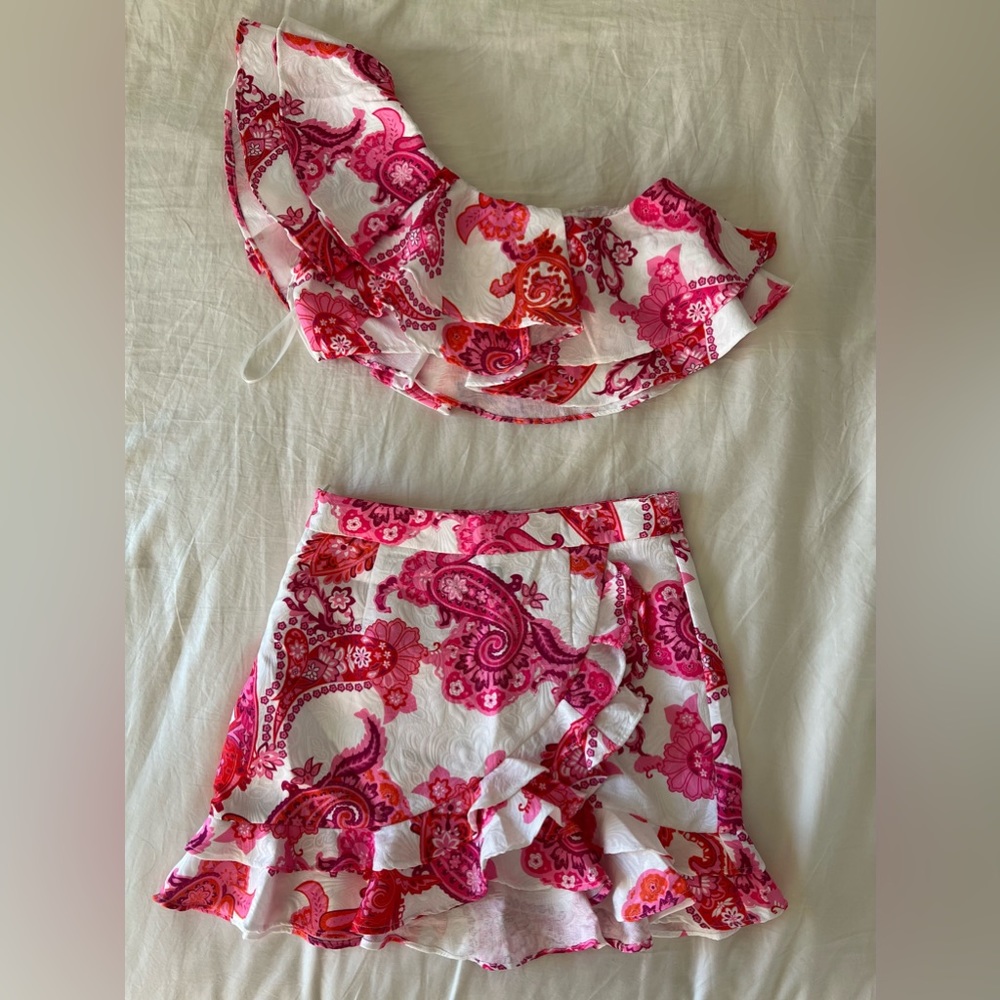SHEIN SUMMER SET size medium red/orange, purple and pink paisley on white
